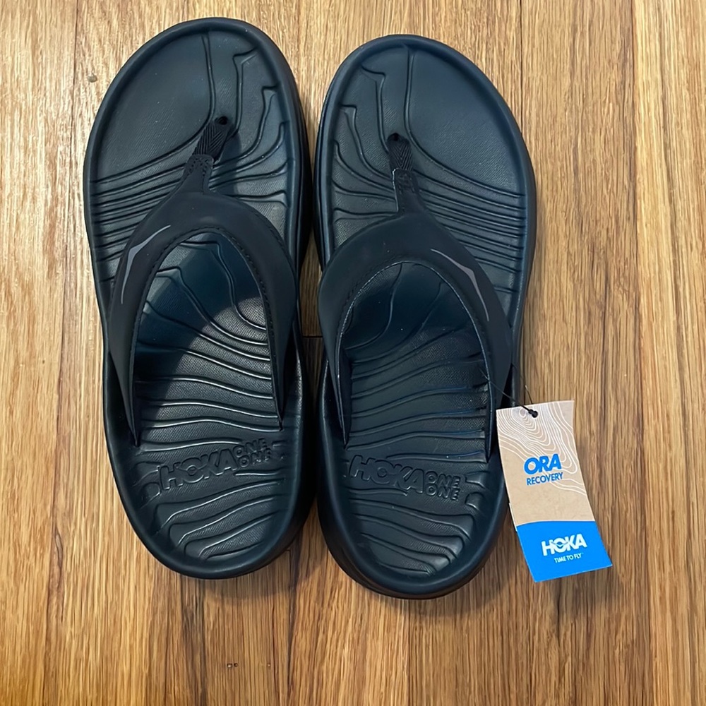 How’s flip flops brand new size 8